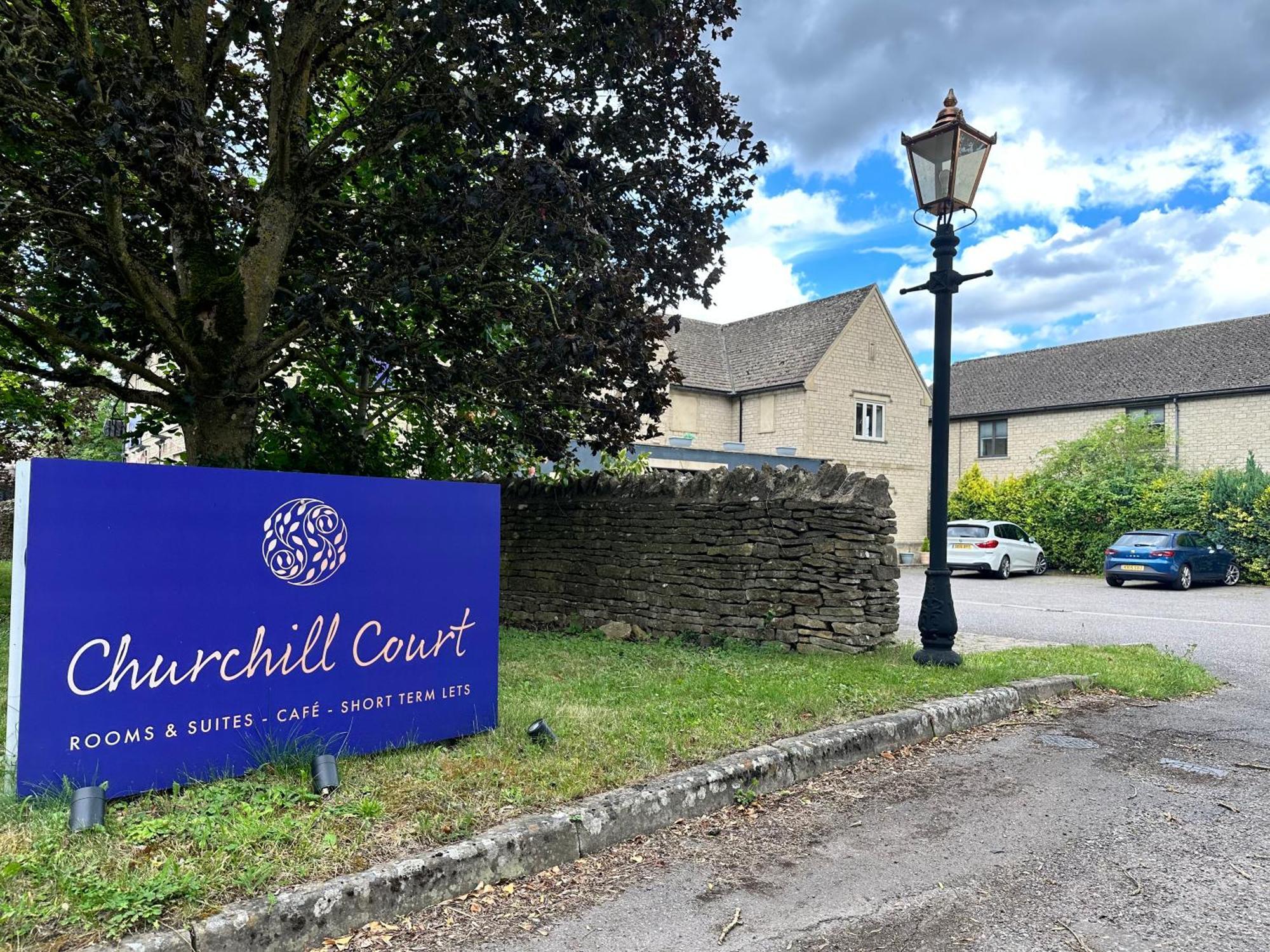 The Churchill Court Woodstock Exterior foto